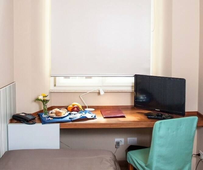 Camera Standard Individuale, Camelia