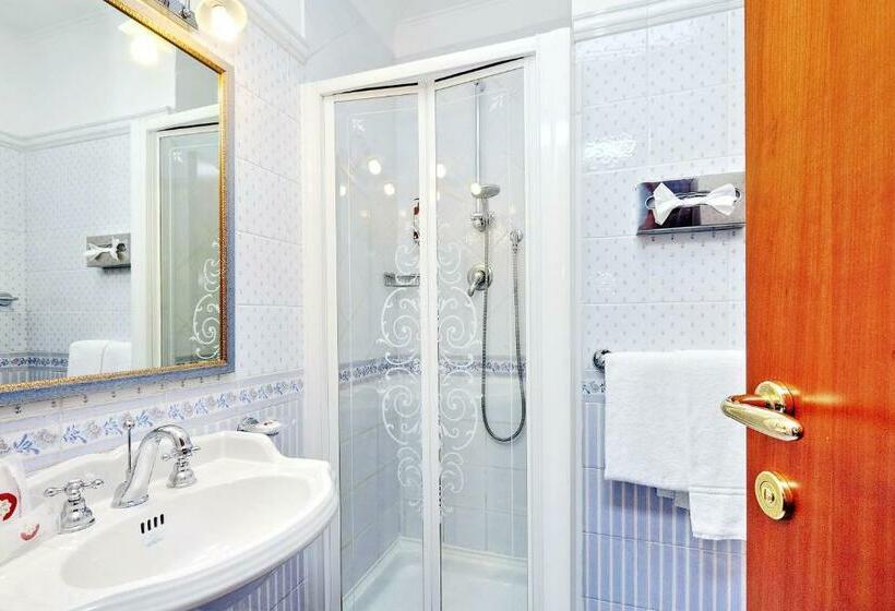 Camera Quadrupla Standard, Camelia