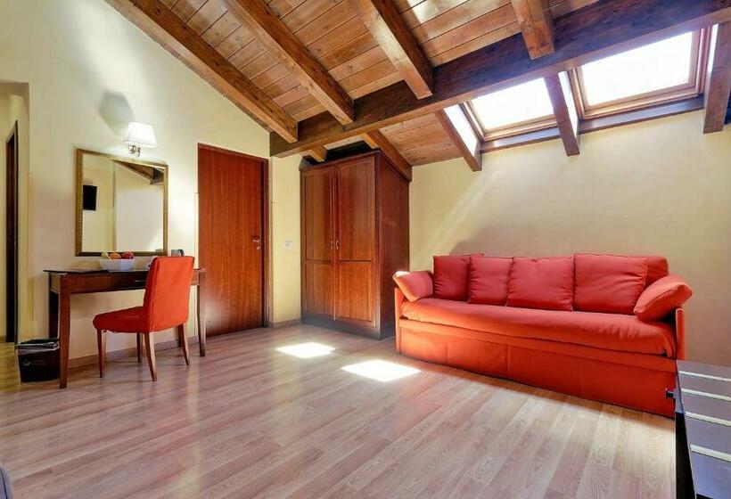 Camera Quadrupla Standard, Camelia