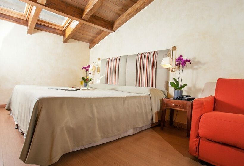 Camera Quadrupla Standard, Camelia