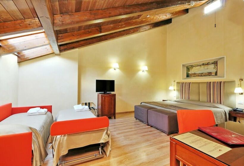 Camera Quadrupla Standard, Camelia