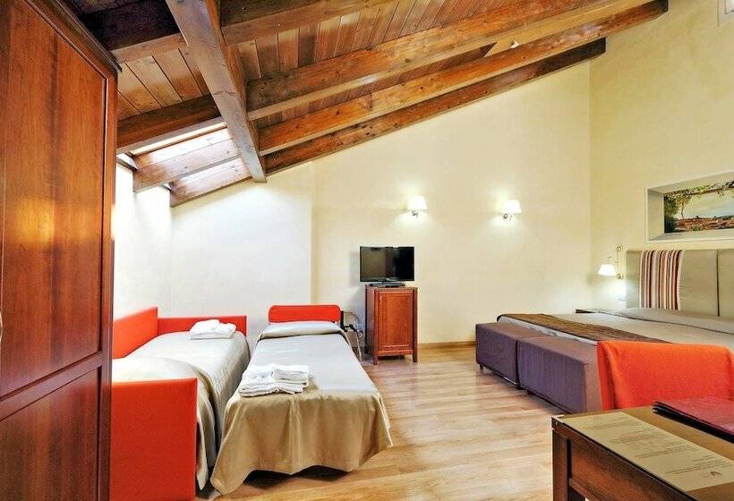 Camera Quadrupla Standard, Camelia