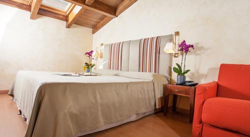 Camera Quadrupla Standard, Camelia