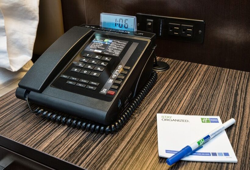 جناح, Holiday Inn Express & Suites Santa Clara, An Ihg