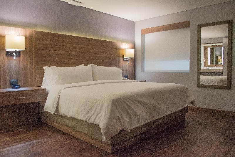 キングサイズベッドのスタンダードルーム, Holiday Inn Express Morelia, An Ihg