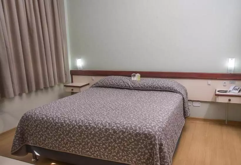اتاق استاندارد سه نفره, Jaragua