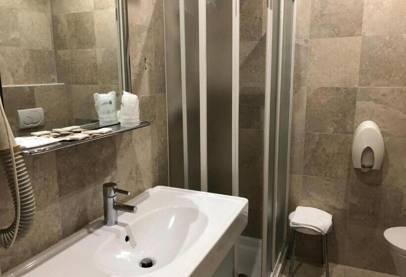 スタンダードトリプルルーム, Lugano Torretta