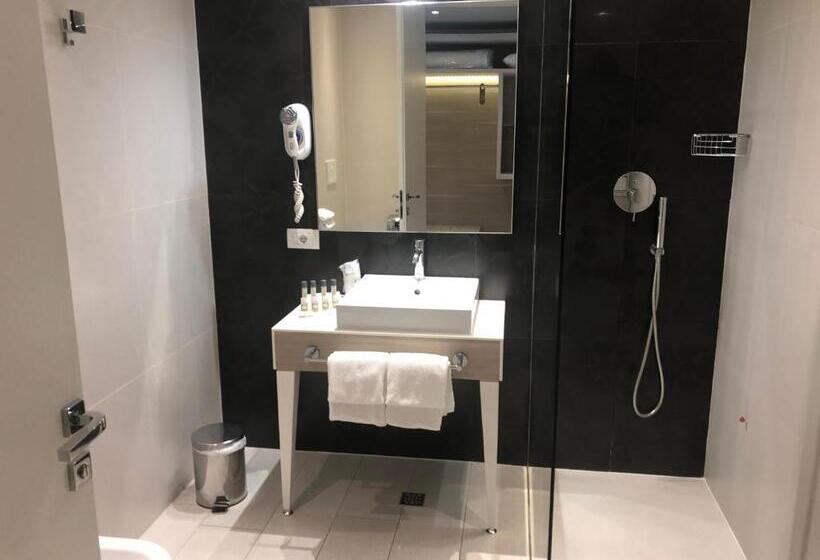 デラックストリプルルーム, Lugano Torretta