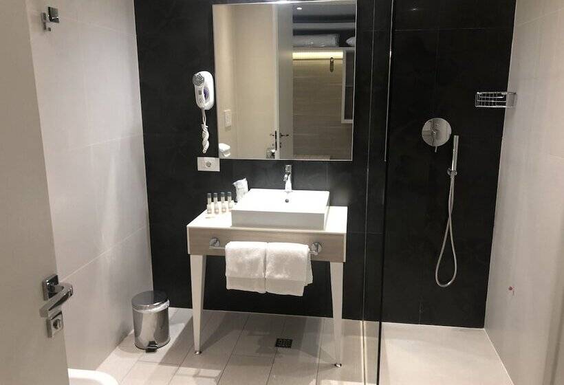 デラックストリプルルーム, Lugano Torretta