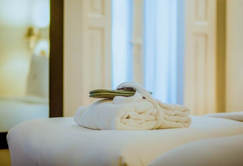 سوییت جونیور, Meninas Boutique Opera