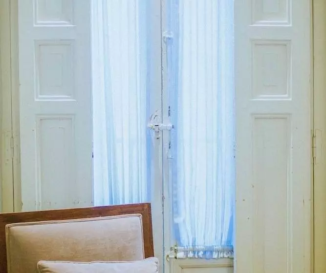 Juniorsviitti, Meninas Boutique Opera