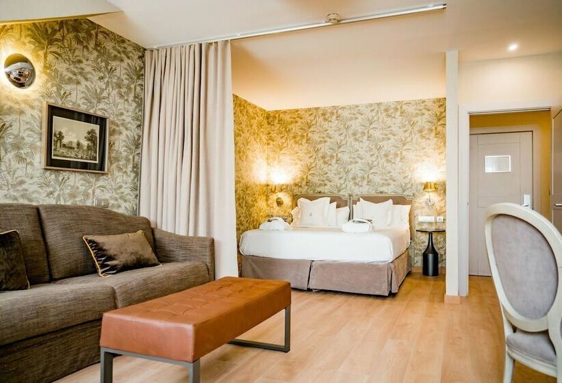 اتاق استاندارد چهار تخته, Meninas Boutique Opera