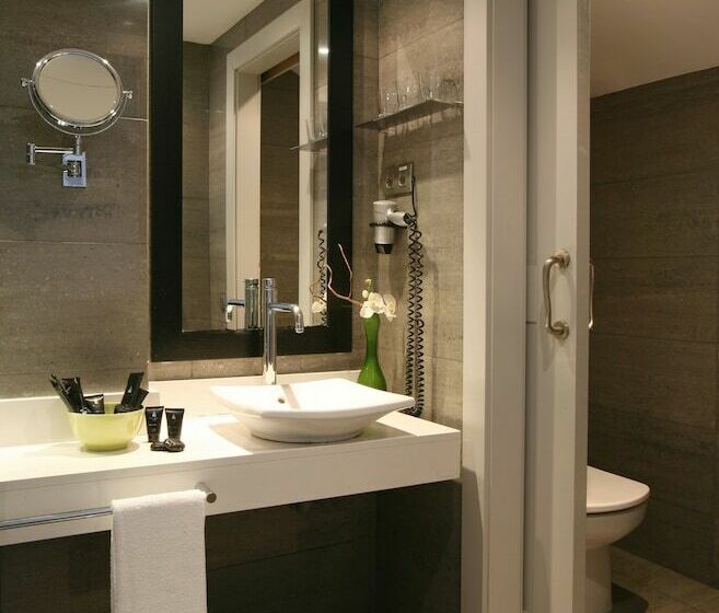 اتاق استاندارد چهار تخته, Meninas Boutique Opera