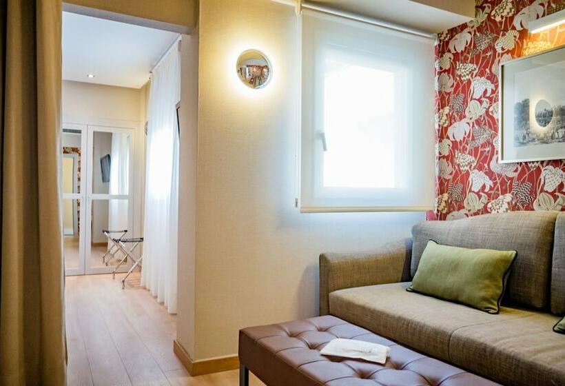 اتاق استاندارد سه نفره, Meninas Boutique Opera