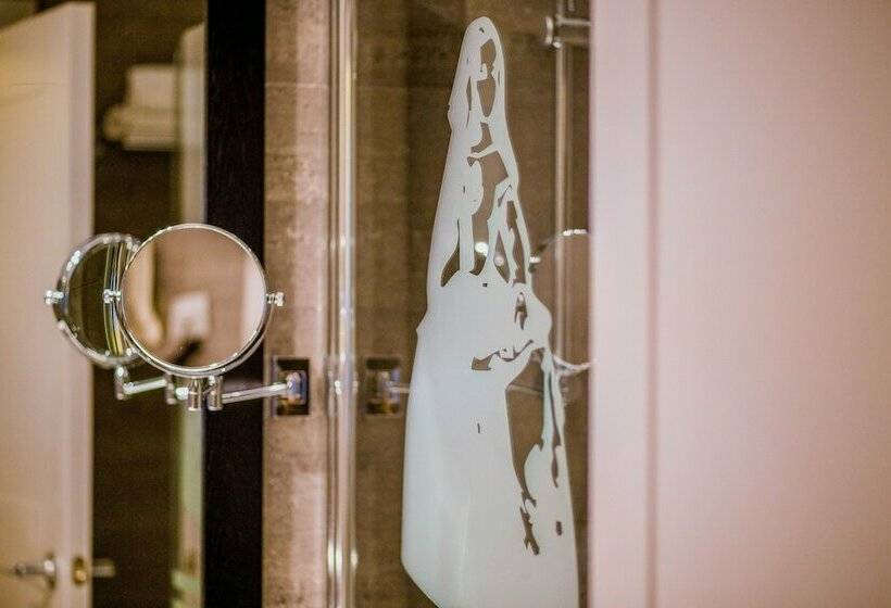 اتاق استاندارد سه نفره, Meninas Boutique Opera