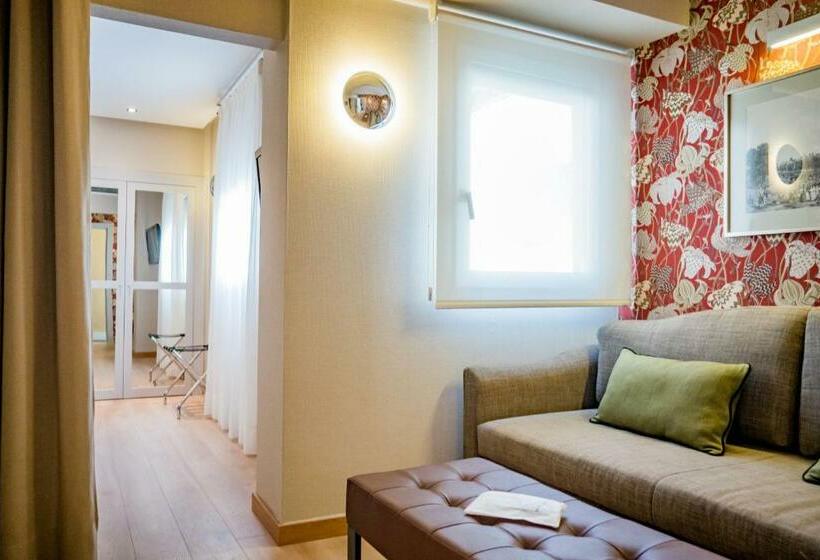 اتاق استاندارد سه نفره, Meninas Boutique Opera