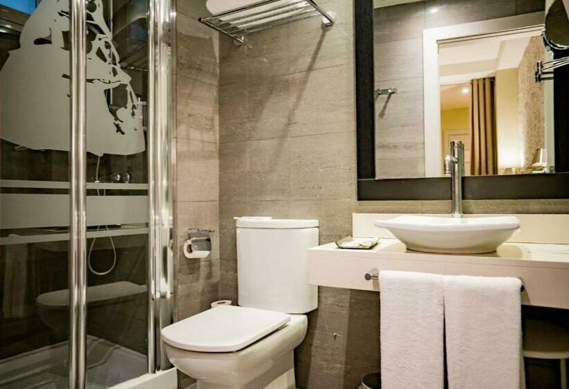 اتاق استاندارد سه نفره, Meninas Boutique Opera