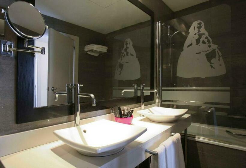 سوییت جونیور, Meninas  Boutique Opera