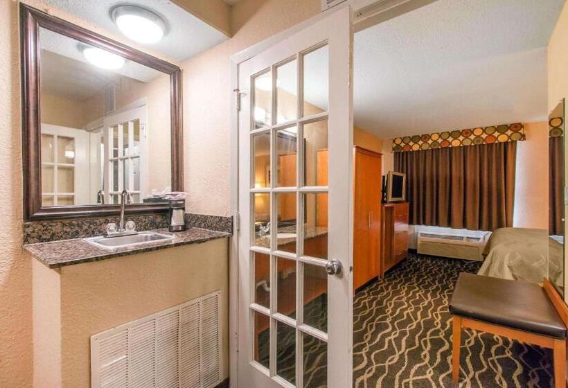 سوئیت 2 خوابه, Quality Inn & Suites I 35 Near Frost Bank Center