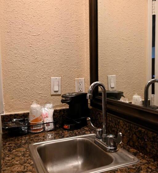 带2个卧室的套房, Quality Inn & Suites I 35 Near Frost Bank Center