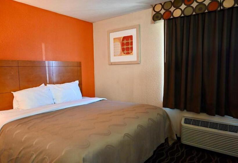 سوئیت 2 خوابه, Quality Inn & Suites I 35 Near Frost Bank Center