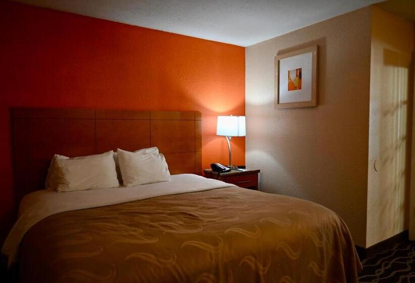 带2个卧室的套房, Quality Inn & Suites I 35 Near Frost Bank Center