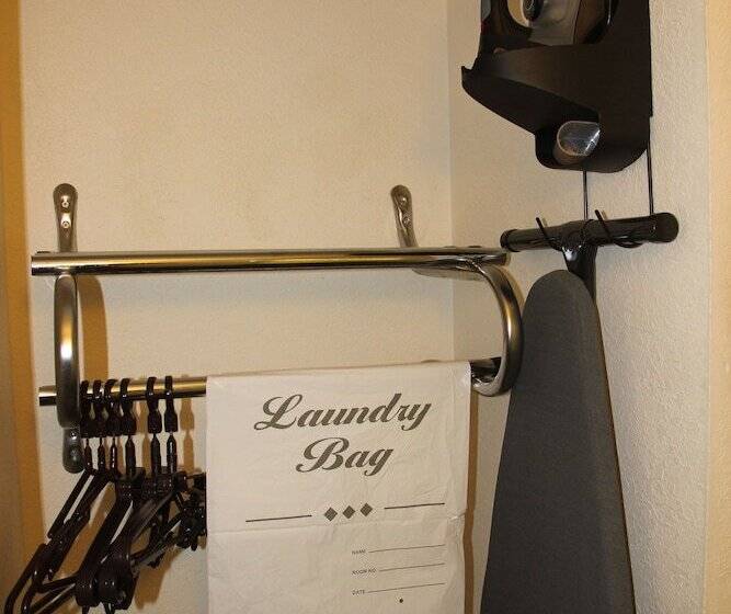 غرفه قياسيه سريرين مزدوجين, Voyager Inn