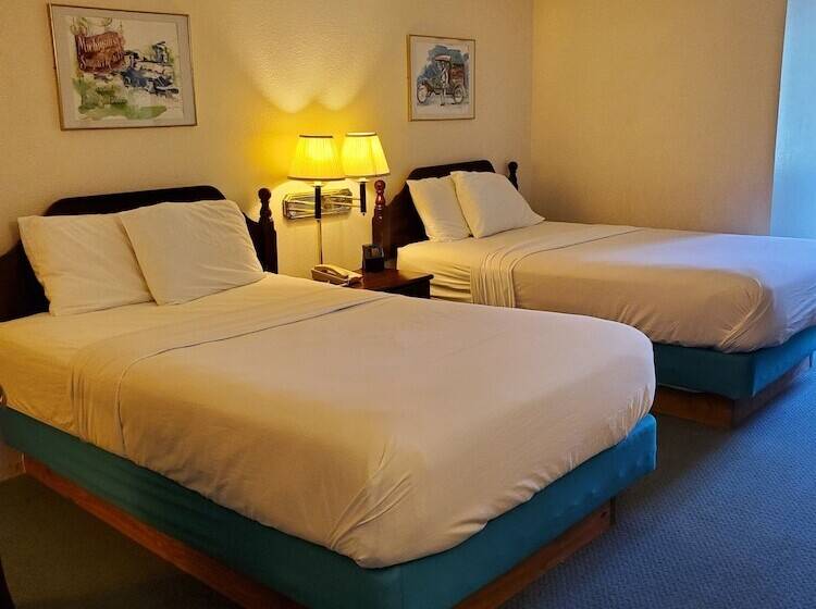 Номер Стандарт 2 Двуспальные Кровати, Voyager Inn