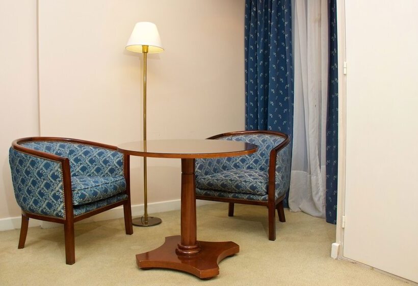 이그제큐티브 룸, Provincial Plaza Hotel