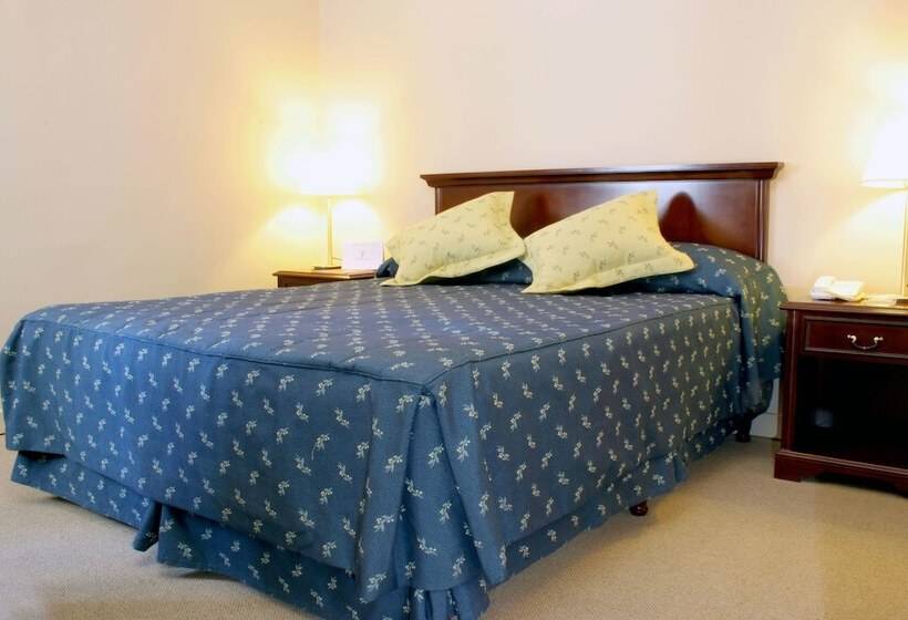 اتاق اجرایی, Provincial Plaza Hotel