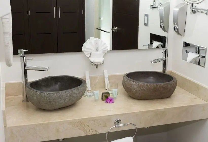 اتاق سوپریور با چشم‌انداز استخر, Sandos Caracol Nature Resort & Water Park