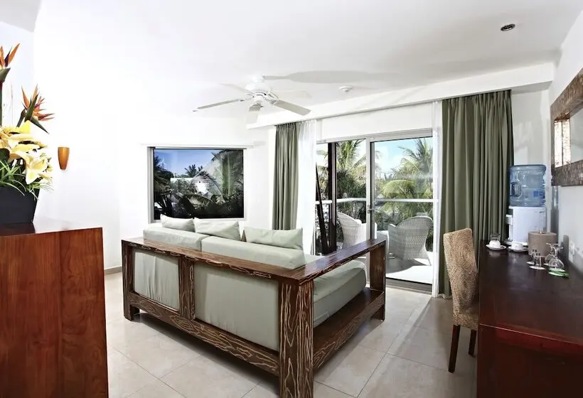 سوییت با چشم‌انداز استخر, Sandos Caracol Nature Resort & Water Park