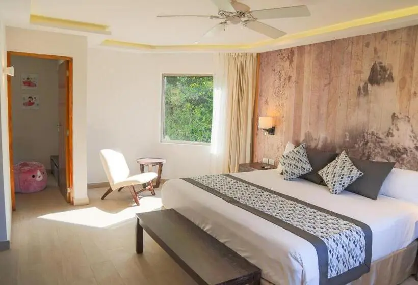 سوییت خانوادگی, Sandos Caracol Nature Resort & Water Park