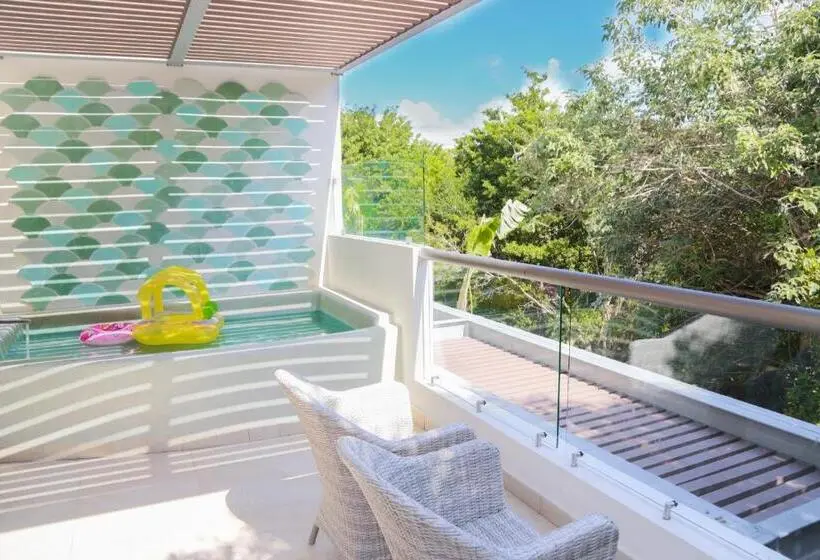 سوییت خانوادگی, Sandos Caracol Nature Resort & Water Park