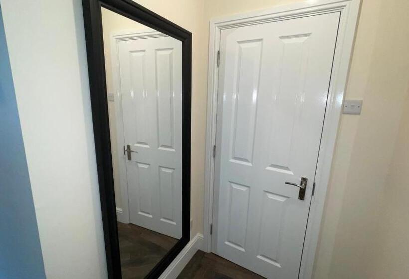 标准间, Anfield Place To Stay