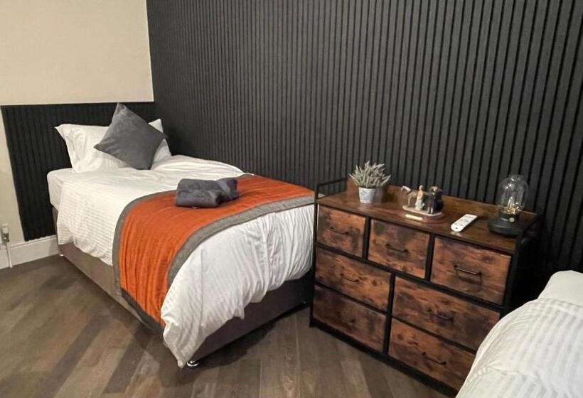 اتاق استاندارد, Anfield Place To Stay