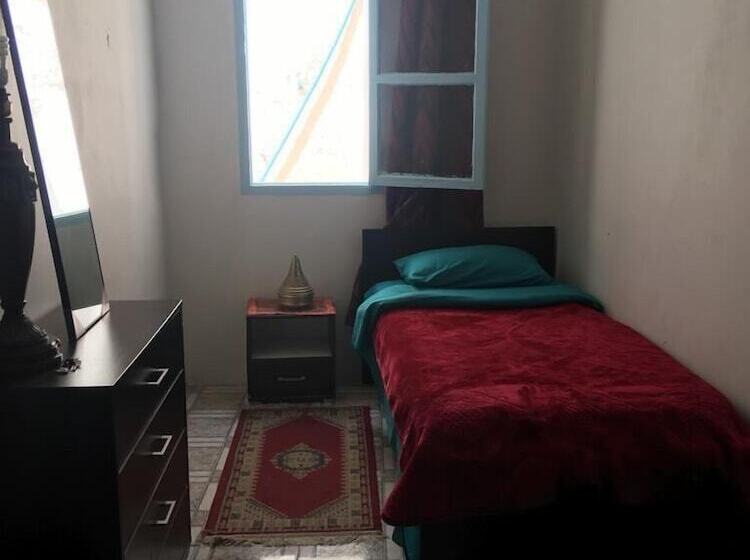 חדר סטנדרט יחיד, Dar Bennis