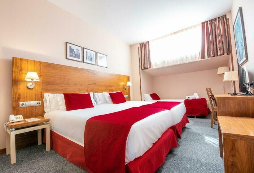 غرفة قياسية ثلاثية, Hospedium Hotel Casino Del Tormes