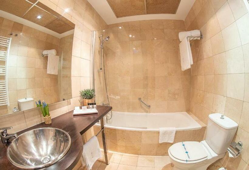 标准三人间, Hospedium Hotel Casino Del Tormes