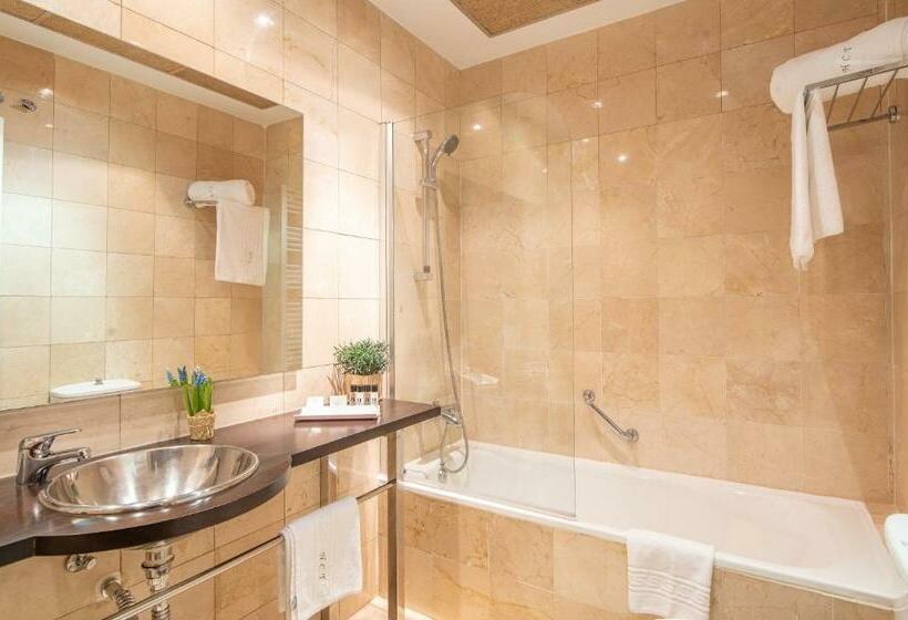 غرفة قياسية ثلاثية, Hospedium Hotel Casino Del Tormes