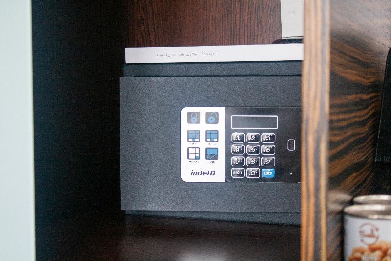 Camera Executive, Copenhagen Island