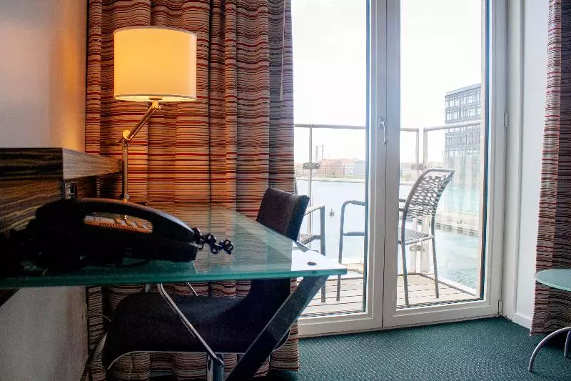 اتاق اجرایی, Copenhagen Island