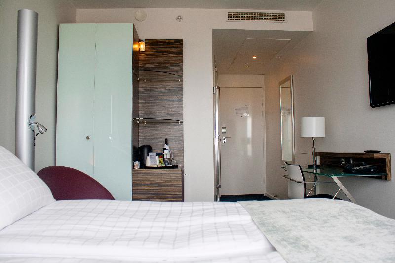 Camera Standard, Copenhagen Island