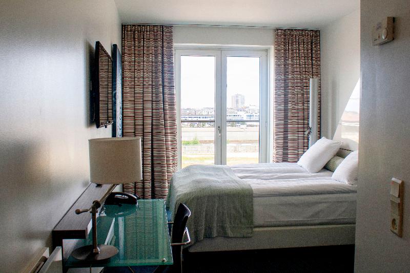 Camera Standard, Copenhagen Island