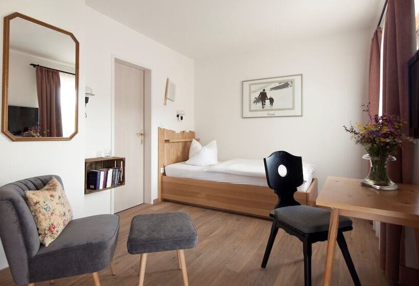 标准单人间, Der Tannenhof