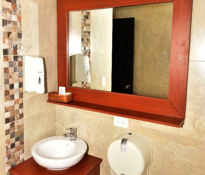 غرفة قياسية رباعية, Montecarlo