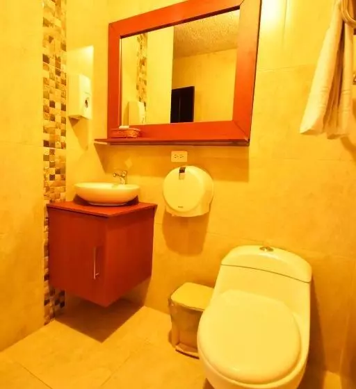 اتاق استاندارد سه نفره, Montecarlo