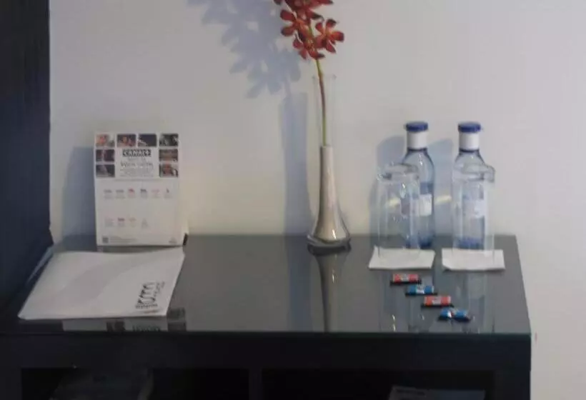 اتاق استاندارد یک نفره, Room