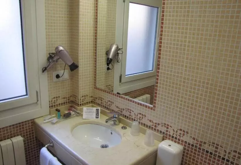 اتاق استاندارد یک نفره, Room