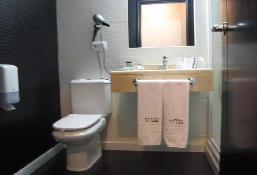اتاق استاندارد, Room